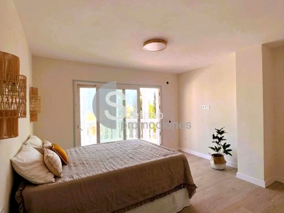 VILLA INDEPENDIENTE CON PISCINA PRIVADA, JARDÍN Y ZONA DE BARBACOA EN BENALMÁDENA (ARROYO DE LA MIEL). REF:65132