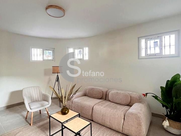 VILLA INDEPENDIENTE CON PISCINA PRIVADA, JARDÍN Y ZONA DE BARBACOA EN BENALMÁDENA (ARROYO DE LA MIEL). REF:65132