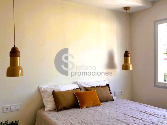 VILLA INDEPENDIENTE CON PISCINA PRIVADA, JARDÍN Y ZONA DE BARBACOA EN BENALMÁDENA (ARROYO DE LA MIEL). REF:65132