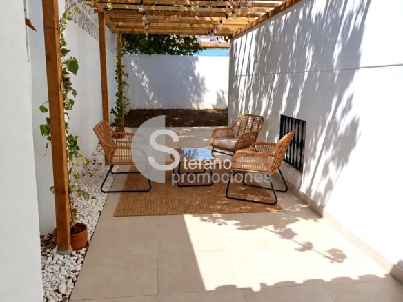 VILLA INDEPENDIENTE CON PISCINA PRIVADA, JARDÍN Y ZONA DE BARBACOA EN BENALMÁDENA (ARROYO DE LA MIEL). REF:65132