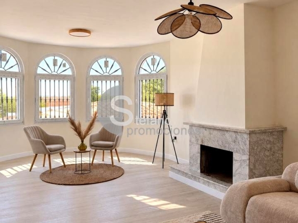 VILLA INDEPENDIENTE CON PISCINA PRIVADA, JARDÍN Y ZONA DE BARBACOA EN BENALMÁDENA (ARROYO DE LA MIEL). REF:65132