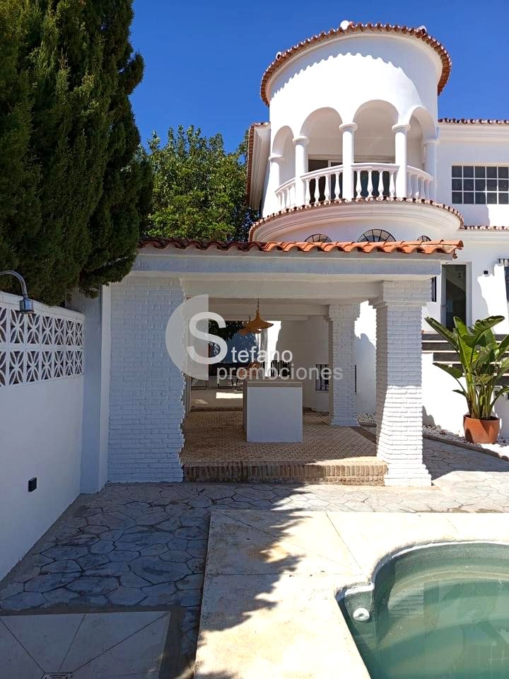 image_1574493_8.jpg VILLA INDEPENDIENTE CON PISCINA PRIVADA, JARDÍN Y ZONA DE BARBACOA EN BENALMÁDENA (ARROYO DE LA MIEL). REF:65132