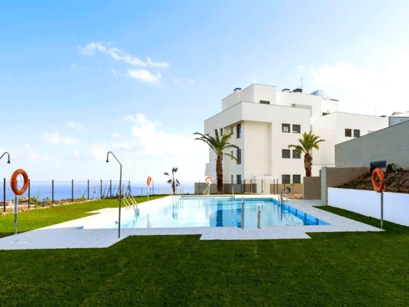 SU VIVIENDA EN MALAGA ESTE DE 4 DORMITORIOS, DE RECIENTE CONSTRUCCION (2019) CON VISTAS AL MAR  Y A LA MONTAÑA REF:65135