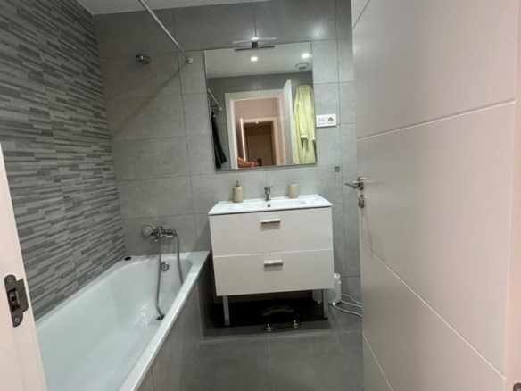 SU VIVIENDA EN MALAGA ESTE DE 4 DORMITORIOS, DE RECIENTE CONSTRUCCION (2019) CON VISTAS AL MAR  Y A LA MONTAÑA REF:65135