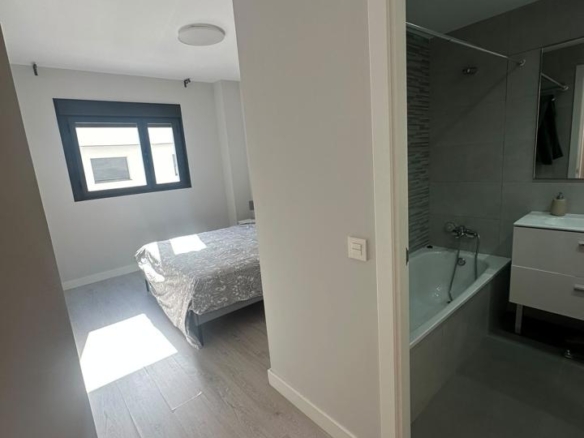 SU VIVIENDA EN MALAGA ESTE DE 4 DORMITORIOS, DE RECIENTE CONSTRUCCION (2019) CON VISTAS AL MAR  Y A LA MONTAÑA REF:65135