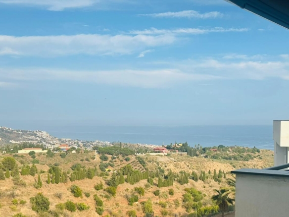 SU VIVIENDA EN MALAGA ESTE DE 4 DORMITORIOS, DE RECIENTE CONSTRUCCION (2019) CON VISTAS AL MAR  Y A LA MONTAÑA REF:65135