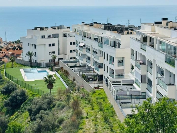 SU VIVIENDA EN MALAGA ESTE DE 4 DORMITORIOS, DE RECIENTE CONSTRUCCION (2019) CON VISTAS AL MAR  Y A LA MONTAÑA REF:65135