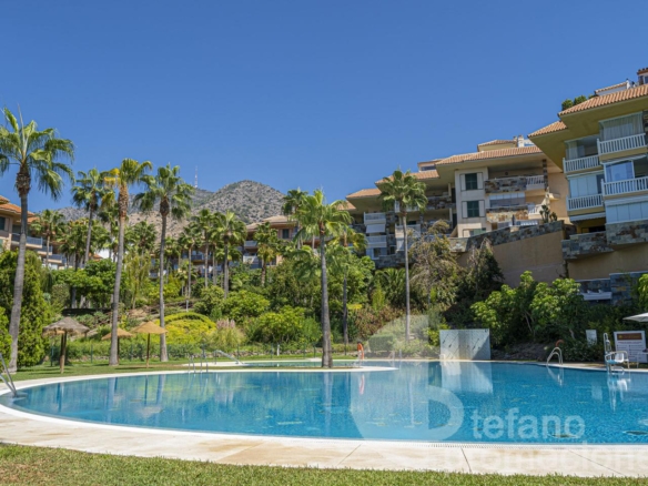 ENCANTADOR  APARTAMENTO  EN COMPLEJO RESIDENCIAL  CON EXCLUSIVAS ZONAS COMUNES EN  RESERVA DEL HIGUERÓN, AMPLIA TERRAZA DE 25 M² REF:65125