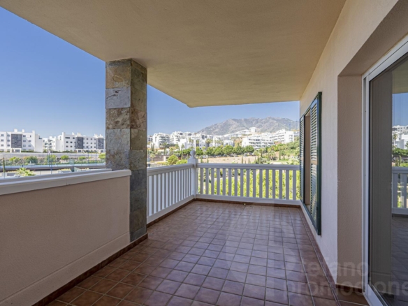 ENCANTADOR  APARTAMENTO  EN COMPLEJO RESIDENCIAL  CON EXCLUSIVAS ZONAS COMUNES EN  RESERVA DEL HIGUERÓN, AMPLIA TERRAZA DE 25 M² REF:65125