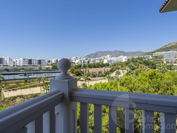 ENCANTADOR  APARTAMENTO  EN COMPLEJO RESIDENCIAL  CON EXCLUSIVAS ZONAS COMUNES EN  RESERVA DEL HIGUERÓN, AMPLIA TERRAZA DE 25 M² REF:65125