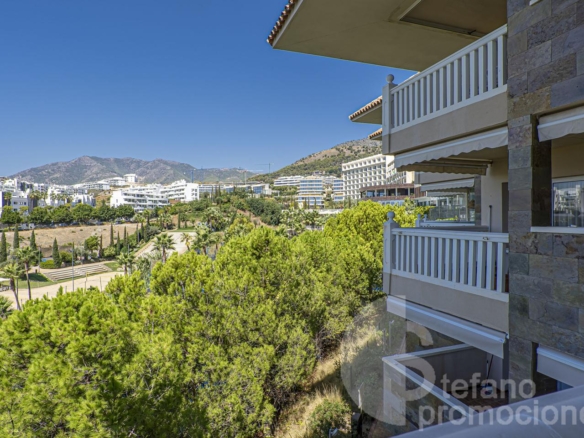 ENCANTADOR  APARTAMENTO  EN COMPLEJO RESIDENCIAL  CON EXCLUSIVAS ZONAS COMUNES EN  RESERVA DEL HIGUERÓN, AMPLIA TERRAZA DE 25 M² REF:65125