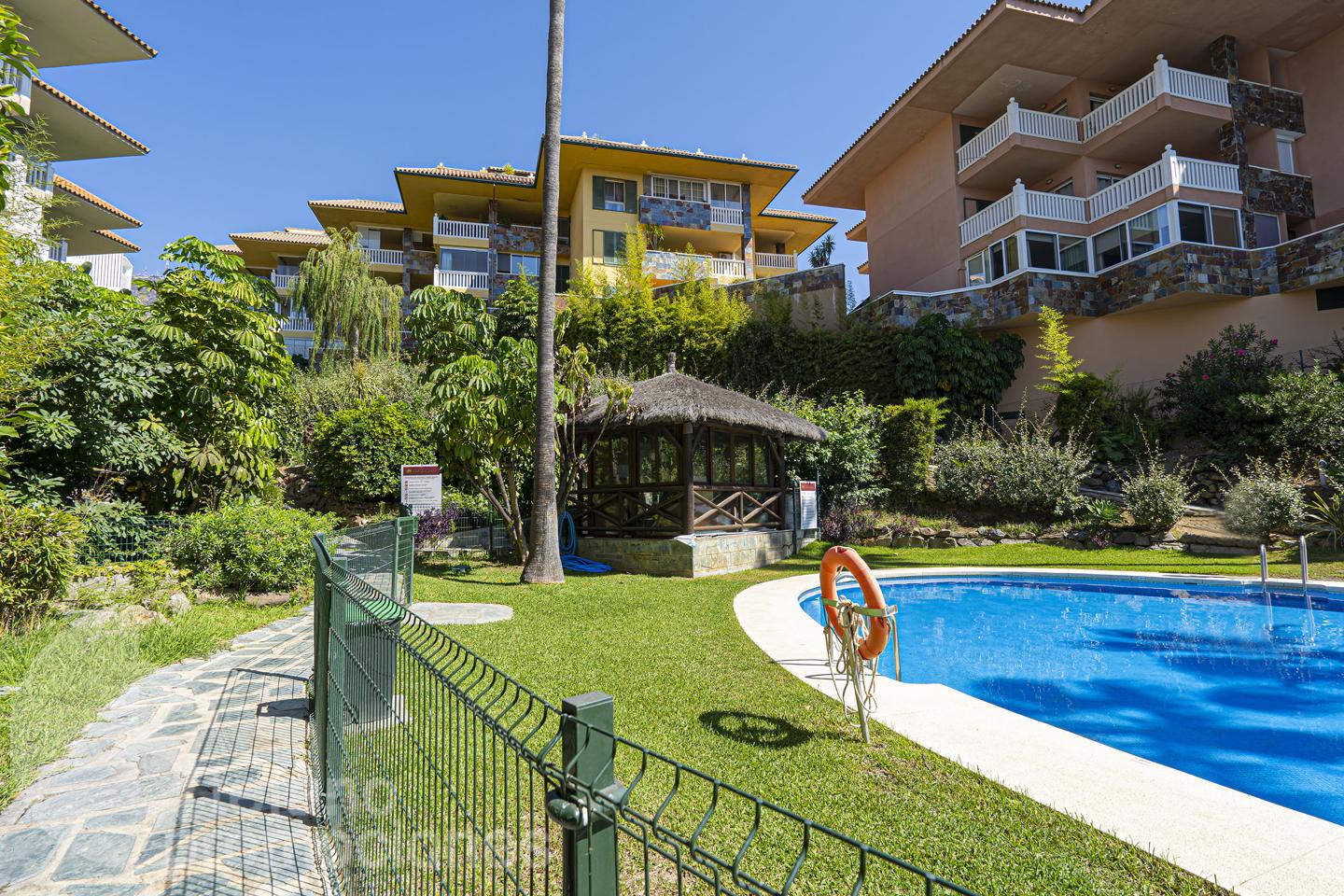 ENCANTADOR  APARTAMENTO  EN COMPLEJO RESIDENCIAL  CON EXCLUSIVAS ZONAS COMUNES EN  RESERVA DEL HIGUERÓN, AMPLIA TERRAZA DE 25 M² REF:65125