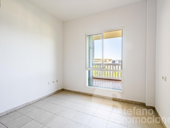 ENCANTADOR  APARTAMENTO  EN COMPLEJO RESIDENCIAL  CON EXCLUSIVAS ZONAS COMUNES EN  RESERVA DEL HIGUERÓN, AMPLIA TERRAZA DE 25 M² REF:65125