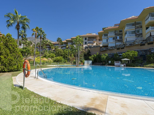 ENCANTADOR  APARTAMENTO  EN COMPLEJO RESIDENCIAL  CON EXCLUSIVAS ZONAS COMUNES EN  RESERVA DEL HIGUERÓN, AMPLIA TERRAZA DE 25 M² REF:65125