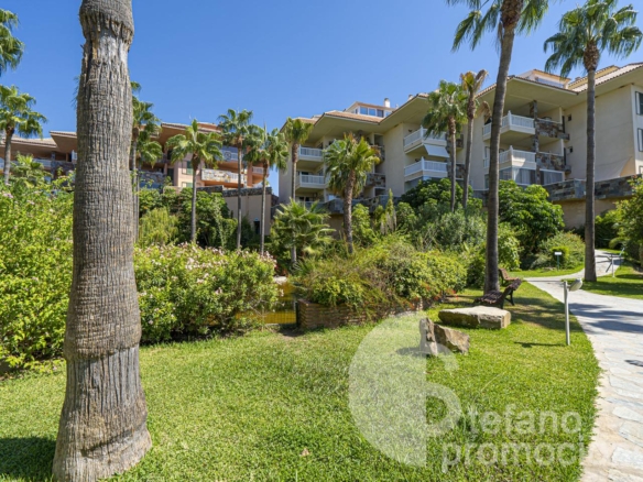 ENCANTADOR  APARTAMENTO  EN COMPLEJO RESIDENCIAL  CON EXCLUSIVAS ZONAS COMUNES EN  RESERVA DEL HIGUERÓN, AMPLIA TERRAZA DE 25 M² REF:65125