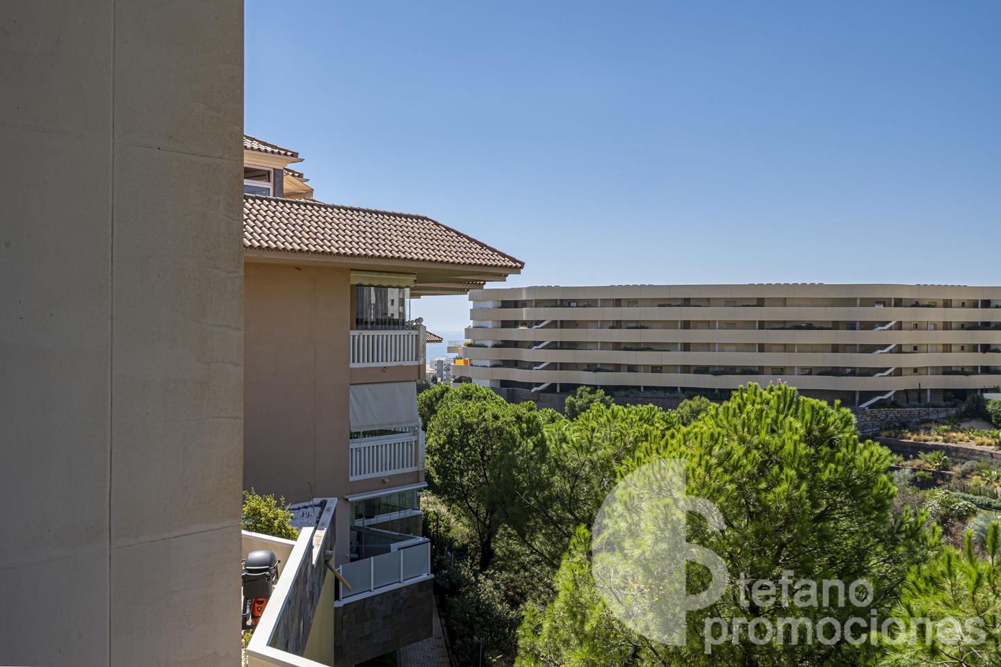 ENCANTADOR  APARTAMENTO  EN COMPLEJO RESIDENCIAL  CON EXCLUSIVAS ZONAS COMUNES EN  RESERVA DEL HIGUERÓN, AMPLIA TERRAZA DE 25 M² REF:65125