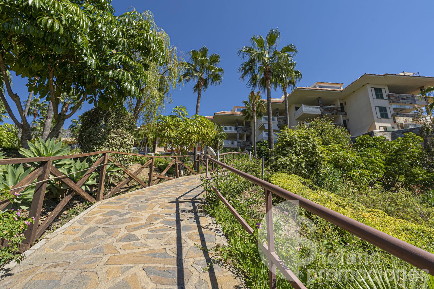 ENCANTADOR  APARTAMENTO  EN COMPLEJO RESIDENCIAL  CON EXCLUSIVAS ZONAS COMUNES EN  RESERVA DEL HIGUERÓN, AMPLIA TERRAZA DE 25 M² REF:65125