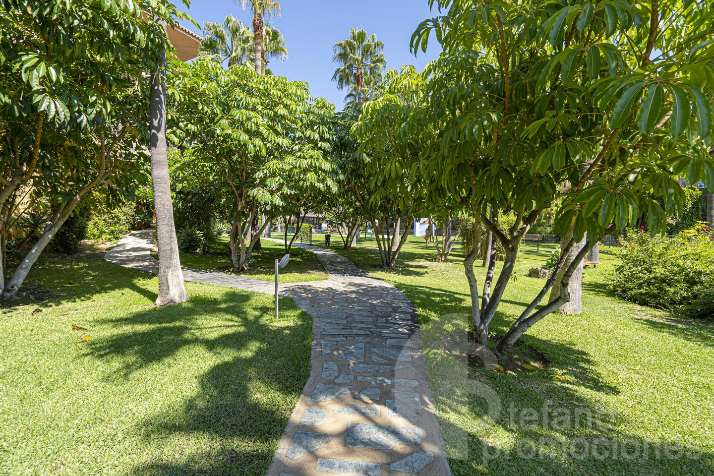 ENCANTADOR  APARTAMENTO  EN COMPLEJO RESIDENCIAL  CON EXCLUSIVAS ZONAS COMUNES EN  RESERVA DEL HIGUERÓN, AMPLIA TERRAZA DE 25 M² REF:65125