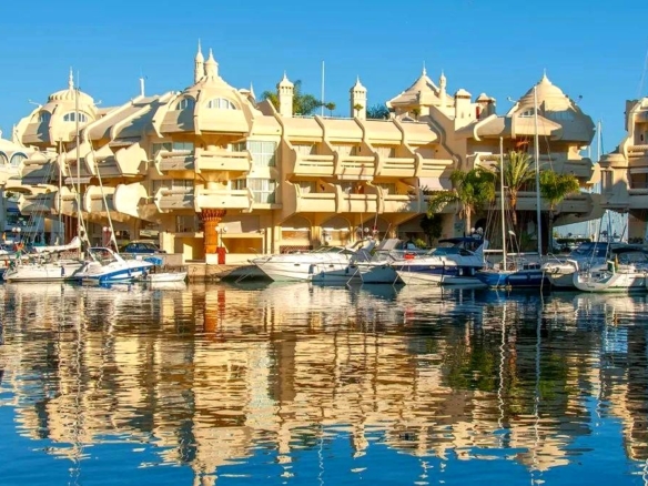 ENCANTADOR  APARTAMENTO  EN COMPLEJO RESIDENCIAL  CON EXCLUSIVAS ZONAS COMUNES EN  RESERVA DEL HIGUERÓN, AMPLIA TERRAZA DE 25 M² REF:65125