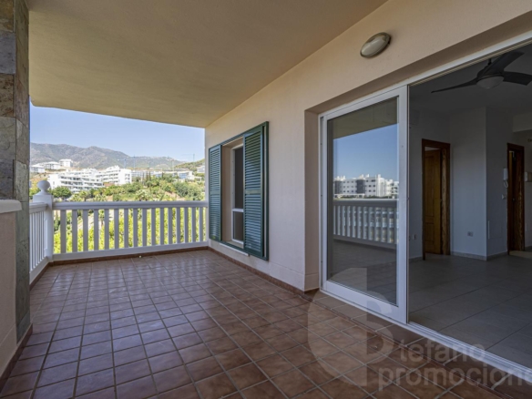 ENCANTADOR  APARTAMENTO  EN COMPLEJO RESIDENCIAL  CON EXCLUSIVAS ZONAS COMUNES EN  RESERVA DEL HIGUERÓN, AMPLIA TERRAZA DE 25 M² REF:65125