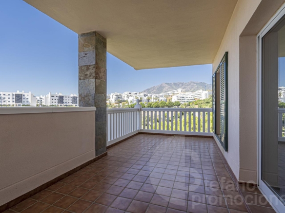 ENCANTADOR  APARTAMENTO  EN COMPLEJO RESIDENCIAL  CON EXCLUSIVAS ZONAS COMUNES EN  RESERVA DEL HIGUERÓN, AMPLIA TERRAZA DE 25 M² REF:65125