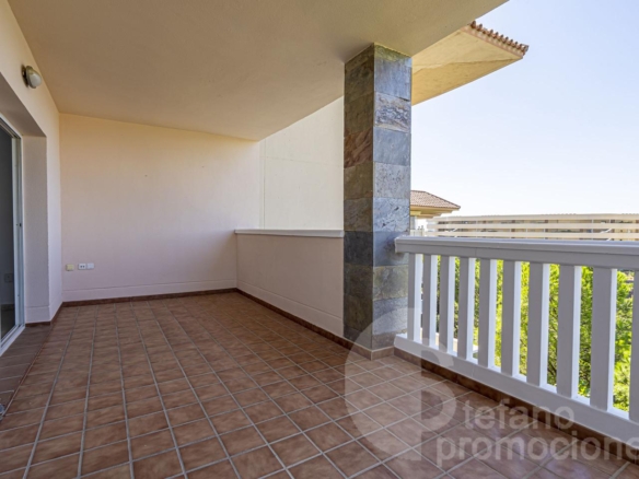 ENCANTADOR  APARTAMENTO  EN COMPLEJO RESIDENCIAL  CON EXCLUSIVAS ZONAS COMUNES EN  RESERVA DEL HIGUERÓN, AMPLIA TERRAZA DE 25 M² REF:65125
