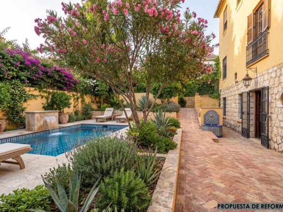 EXCLUSIVO PALACETE SEÑORIAL A SOLO 350 METROS DEL MAR EN EL LIMONAR: UNA PIEZA ARQUITECTÓNICA ÚNICA DE 330 M² CON ALTOS TECHOS REF:65144