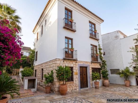 EXCLUSIVO PALACETE SEÑORIAL A SOLO 350 METROS DEL MAR EN EL LIMONAR: UNA PIEZA ARQUITECTÓNICA ÚNICA DE 330 M² CON ALTOS TECHOS REF:65144