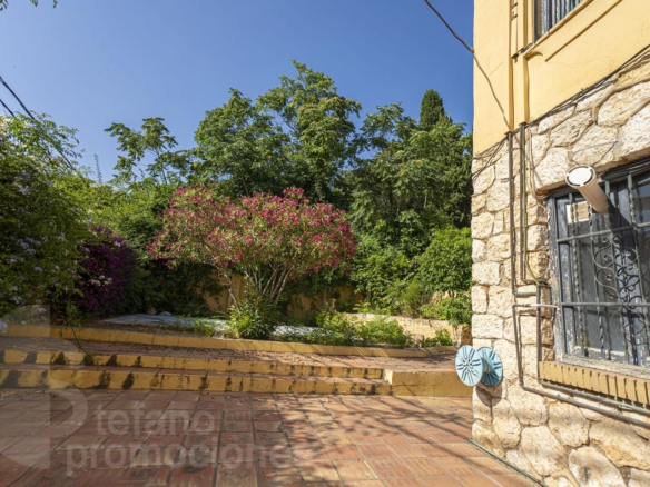 EXCLUSIVO PALACETE SEÑORIAL A SOLO 350 METROS DEL MAR EN EL LIMONAR: UNA PIEZA ARQUITECTÓNICA ÚNICA DE 330 M² CON ALTOS TECHOS REF:65144