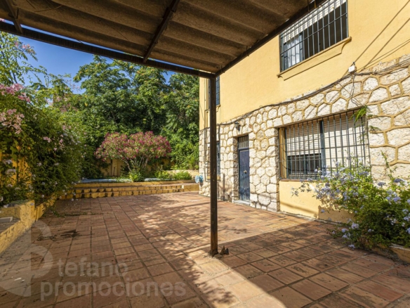 EXCLUSIVO PALACETE SEÑORIAL A SOLO 350 METROS DEL MAR EN EL LIMONAR: UNA PIEZA ARQUITECTÓNICA ÚNICA DE 330 M² CON ALTOS TECHOS REF:65144