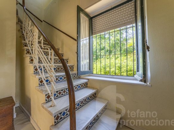 EXCLUSIVO PALACETE SEÑORIAL A SOLO 350 METROS DEL MAR EN EL LIMONAR: UNA PIEZA ARQUITECTÓNICA ÚNICA DE 330 M² CON ALTOS TECHOS REF:65144