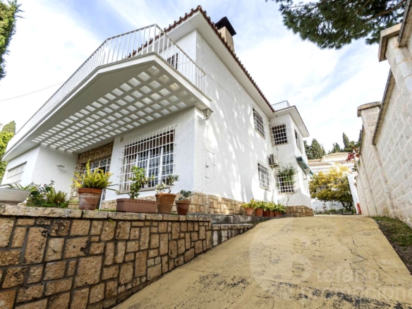 ¡VIVE EL SUEÑO MEDITERRÁNEO EN ESTE  CHALET INDEPENDIENTE EN EL CORAZÓN DE PEDREGALEJO BAJO! REF:65147