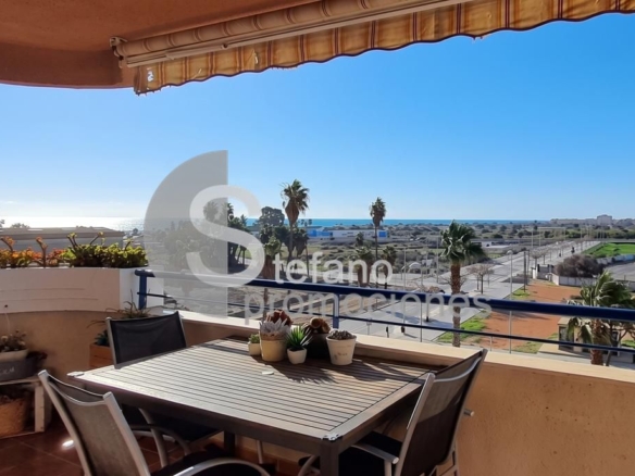 ¡VIVIENDA DE ESQUINA CON ORIENTACIÓN SUR, VISTAS PANORÁMICAS AL MAR Y A LA MONTAÑA EN LA ZONA CON MAYOR PROYECCIÓN Y REVALORIZACIÓN DE MÁLAGA! REF:65148