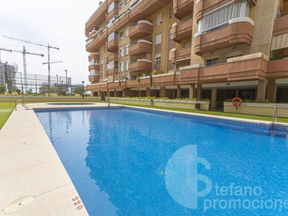 ¡VIVIENDA DE ESQUINA CON ORIENTACIÓN SUR, VISTAS PANORÁMICAS AL MAR Y A LA MONTAÑA EN LA ZONA CON MAYOR PROYECCIÓN Y REVALORIZACIÓN DE MÁLAGA! REF:65148