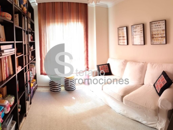 ¡VIVIENDA DE ESQUINA CON ORIENTACIÓN SUR, VISTAS PANORÁMICAS AL MAR Y A LA MONTAÑA EN LA ZONA CON MAYOR PROYECCIÓN Y REVALORIZACIÓN DE MÁLAGA! REF:65148