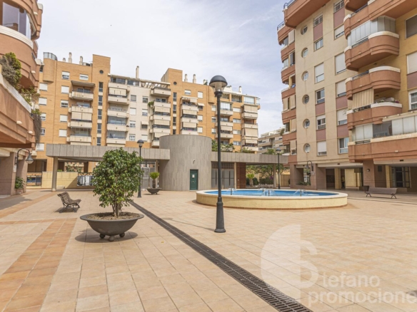 ¡VIVIENDA DE ESQUINA CON ORIENTACIÓN SUR, VISTAS PANORÁMICAS AL MAR Y A LA MONTAÑA EN LA ZONA CON MAYOR PROYECCIÓN Y REVALORIZACIÓN DE MÁLAGA! REF:65148