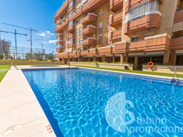 ¡VIVIENDA DE ESQUINA CON ORIENTACIÓN SUR, VISTAS PANORÁMICAS AL MAR Y A LA MONTAÑA EN LA ZONA CON MAYOR PROYECCIÓN Y REVALORIZACIÓN DE MÁLAGA! REF:65148