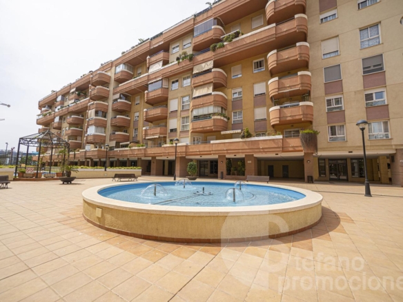 ¡VIVIENDA DE ESQUINA CON ORIENTACIÓN SUR, VISTAS PANORÁMICAS AL MAR Y A LA MONTAÑA EN LA ZONA CON MAYOR PROYECCIÓN Y REVALORIZACIÓN DE MÁLAGA! REF:65148