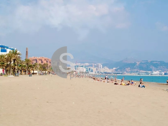 ¡VIVIENDA DE ESQUINA CON ORIENTACIÓN SUR, VISTAS PANORÁMICAS AL MAR Y A LA MONTAÑA EN LA ZONA CON MAYOR PROYECCIÓN Y REVALORIZACIÓN DE MÁLAGA! REF:65148