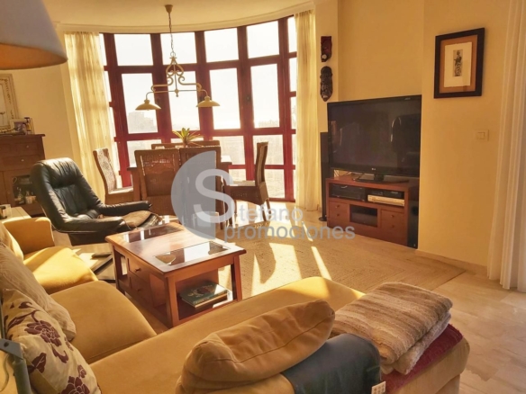 ¡VIVIENDA DE ESQUINA CON ORIENTACIÓN SUR, VISTAS PANORÁMICAS AL MAR Y A LA MONTAÑA EN LA ZONA CON MAYOR PROYECCIÓN Y REVALORIZACIÓN DE MÁLAGA! REF:65148