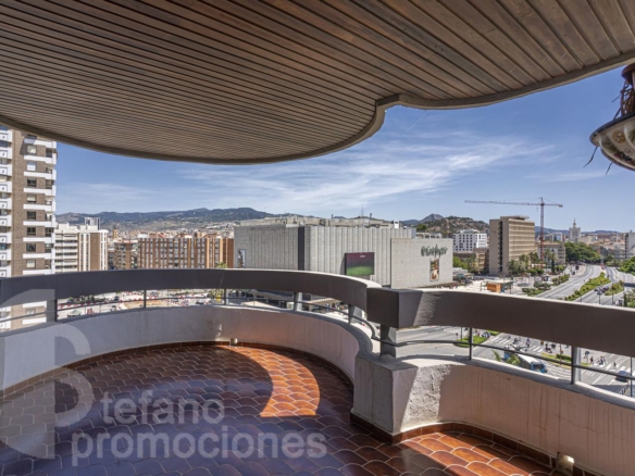 EXCLUSIVA Y SEÑORIAL VIVIENDA EN UNA DE LAS MEJORES UBICACIONES DE MÁLAGA, CON AMPLIAS Y DESPEJADAS VISTAS AL CENTRO HIRTORICO DE LA CIUDAD REF:65158