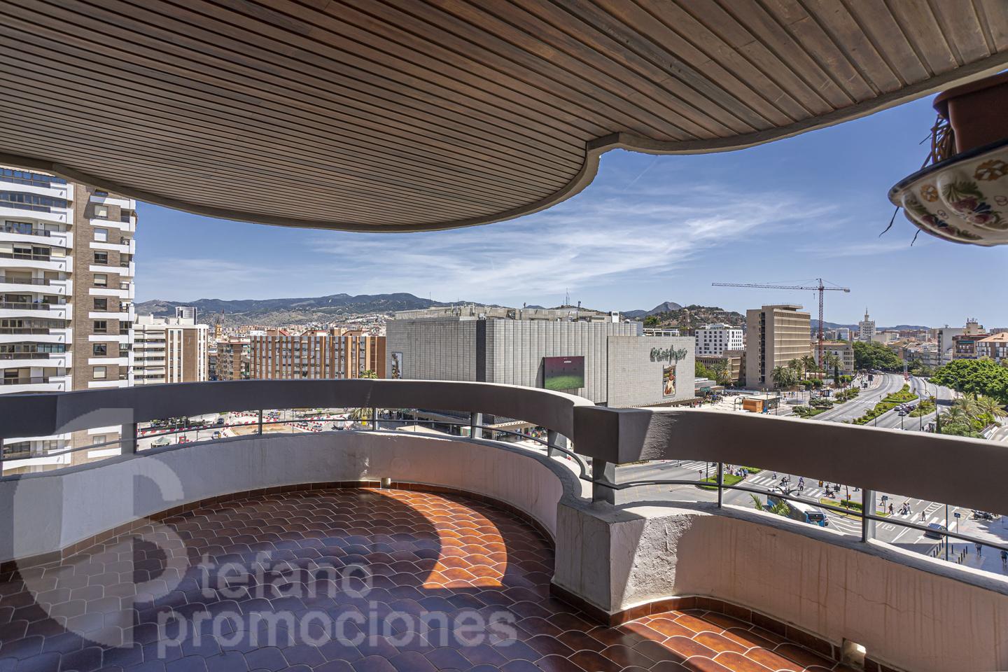 EXCLUSIVA Y SEÑORIAL VIVIENDA EN UNA DE LAS MEJORES UBICACIONES DE MÁLAGA, CON AMPLIAS Y DESPEJADAS VISTAS AL CENTRO HIRTORICO DE LA CIUDAD REF:65158