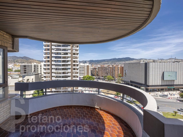 EXCLUSIVA Y SEÑORIAL VIVIENDA EN UNA DE LAS MEJORES UBICACIONES DE MÁLAGA, CON AMPLIAS Y DESPEJADAS VISTAS AL CENTRO HIRTORICO DE LA CIUDAD REF:65158
