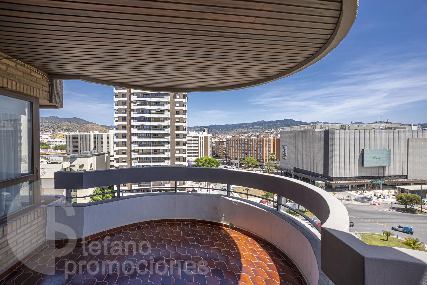 EXCLUSIVA Y SEÑORIAL VIVIENDA EN UNA DE LAS MEJORES UBICACIONES DE MÁLAGA, CON AMPLIAS Y DESPEJADAS VISTAS AL CENTRO HIRTORICO DE LA CIUDAD REF:65158
