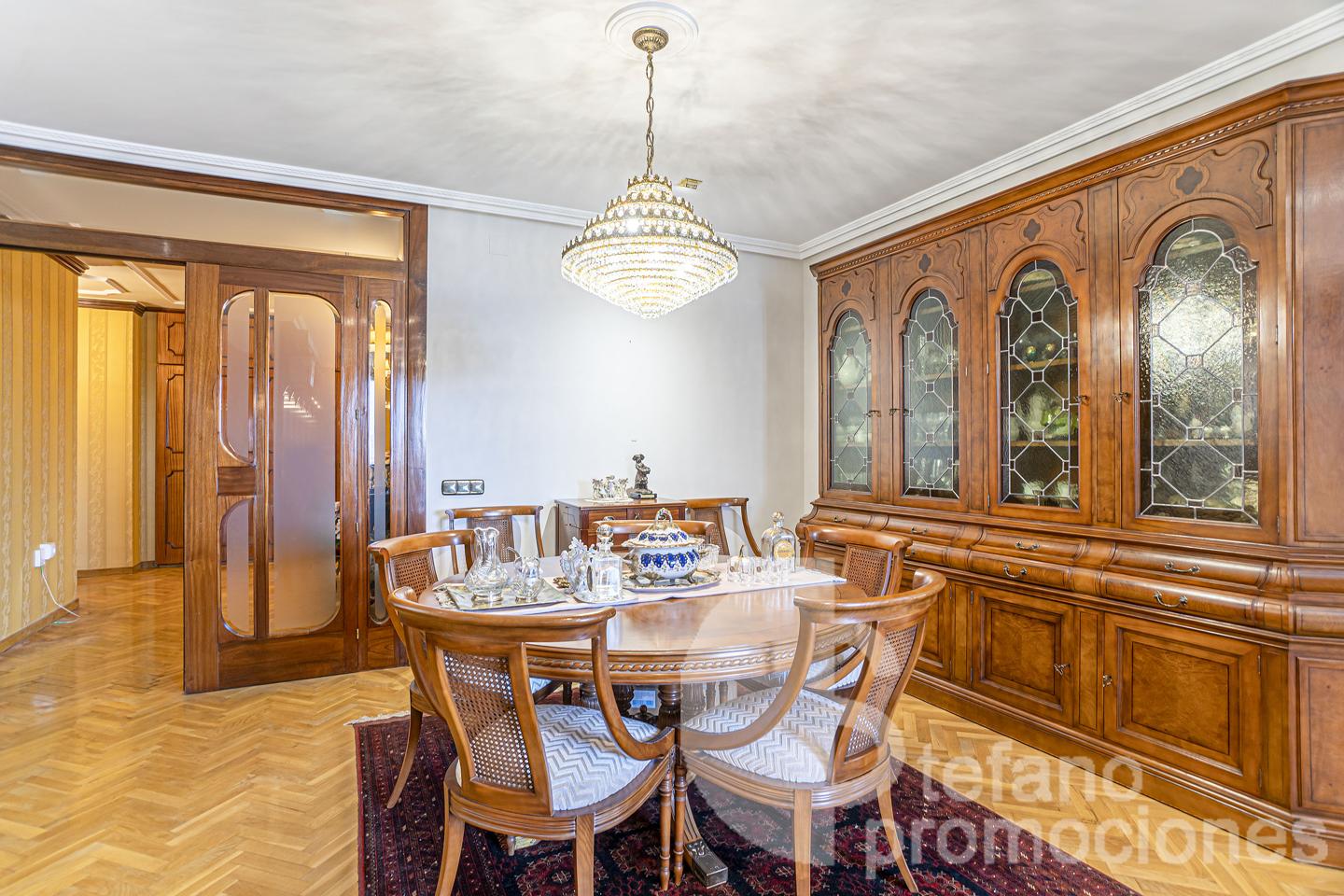 EXCLUSIVA Y SEÑORIAL VIVIENDA EN UNA DE LAS MEJORES UBICACIONES DE MÁLAGA, CON AMPLIAS Y DESPEJADAS VISTAS AL CENTRO HIRTORICO DE LA CIUDAD REF:65158