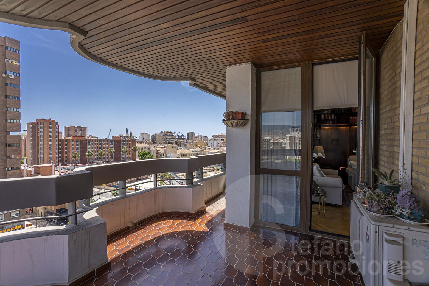 EXCLUSIVA Y SEÑORIAL VIVIENDA EN UNA DE LAS MEJORES UBICACIONES DE MÁLAGA, CON AMPLIAS Y DESPEJADAS VISTAS AL CENTRO HIRTORICO DE LA CIUDAD REF:65158