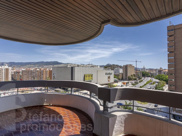 EXCLUSIVA Y SEÑORIAL VIVIENDA EN UNA DE LAS MEJORES UBICACIONES DE MÁLAGA, CON AMPLIAS Y DESPEJADAS VISTAS AL CENTRO HIRTORICO DE LA CIUDAD REF:65158