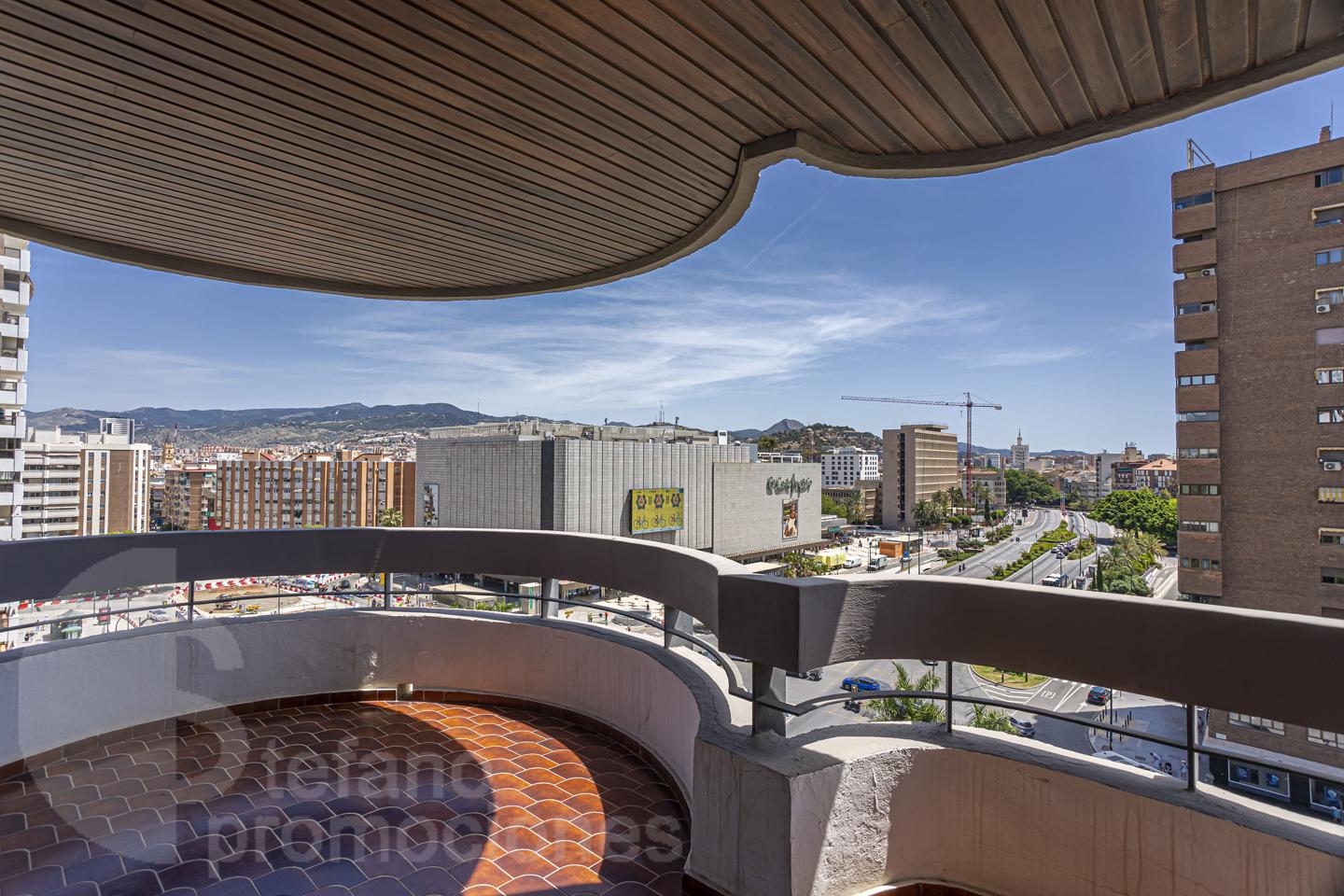 EXCLUSIVA Y SEÑORIAL VIVIENDA EN UNA DE LAS MEJORES UBICACIONES DE MÁLAGA, CON AMPLIAS Y DESPEJADAS VISTAS AL CENTRO HIRTORICO DE LA CIUDAD REF:65158