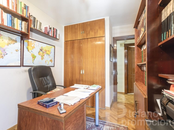 EXCLUSIVA Y SEÑORIAL VIVIENDA EN UNA DE LAS MEJORES UBICACIONES DE MÁLAGA, CON AMPLIAS Y DESPEJADAS VISTAS AL CENTRO HIRTORICO DE LA CIUDAD REF:65158