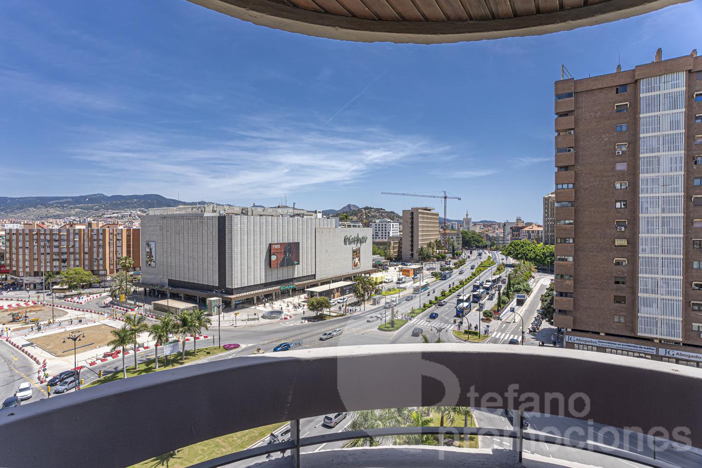 EXCLUSIVA Y SEÑORIAL VIVIENDA EN UNA DE LAS MEJORES UBICACIONES DE MÁLAGA, CON AMPLIAS Y DESPEJADAS VISTAS AL CENTRO HIRTORICO DE LA CIUDAD REF:65158